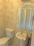 Immaculate 3-bed House With Private Secure Garden