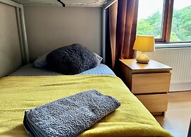 Immaculate 3-bed House With Private Secure Garden