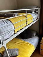 Immaculate 3-bed House With Private Secure Garden