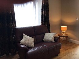 Immaculate 3-bed House With Private Secure Garden