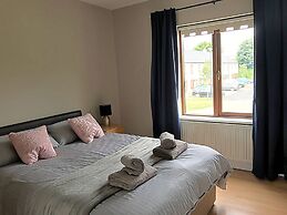 Immaculate 3-bed House With Private Secure Garden