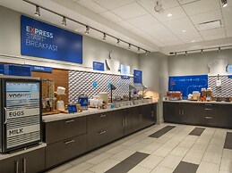 Holiday Inn Express And Suites Watertown by IHG