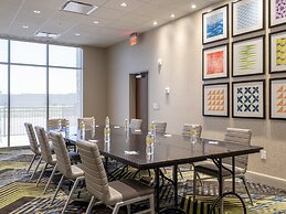 Holiday Inn Express And Suites Watertown by IHG
