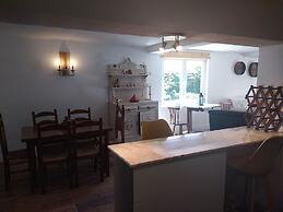 Charming 2-bed House in Sesimbra