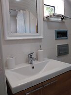 Charming 2-bed House in Sesimbra