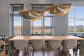 Luxurious Large Home, Perfect for Your Group