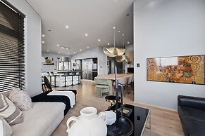 Luxurious Large Home, Perfect for Your Group