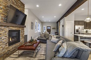 Willows At Grand Park 4 Bedroom Home by RedAwning