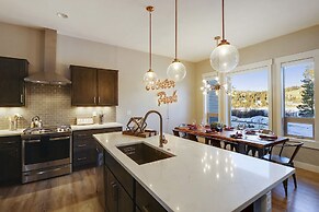 Willows At Grand Park 4 Bedroom Home by RedAwning