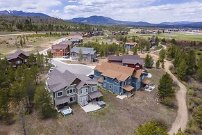 Willows At Grand Park 4 Bedroom Home by RedAwning