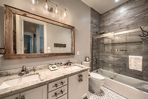 River Repose Rr 7134 4 Bedroom Home by RedAwning