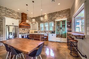 River Repose Rr 7134 4 Bedroom Home by RedAwning