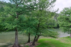 River Repose Rr 7134 4 Bedroom Home by RedAwning