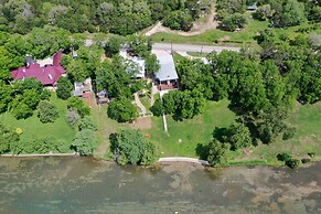 River Repose Rr 7134 4 Bedroom Home by RedAwning