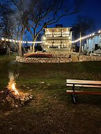 River Repose Rr 7134 4 Bedroom Home by RedAwning