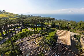 Elegant Sorrento Coast Villa with Pool and Tennis Court