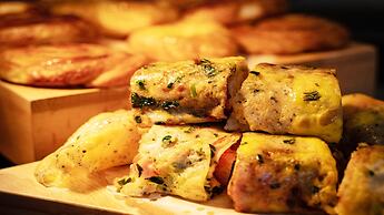 Holiday Inn Shanghai Nanjing Road by IHG