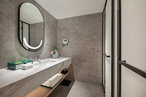 Holiday Inn Shanghai Nanjing Road by IHG