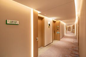Holiday Inn Shanghai Nanjing Road by IHG
