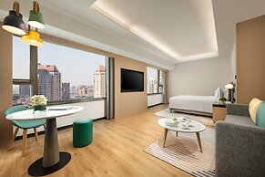 Holiday Inn Shanghai Nanjing Road by IHG