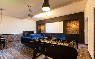 La Maison Devant La Prairie