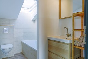 La Maison Devant La Prairie