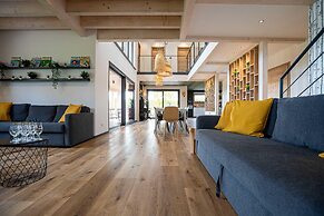 La Maison Devant La Prairie