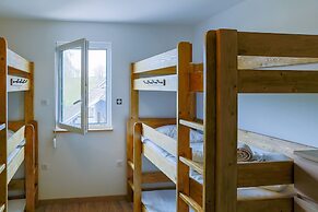 La Maison Devant La Prairie