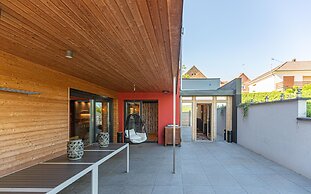 La Maison Devant La Prairie