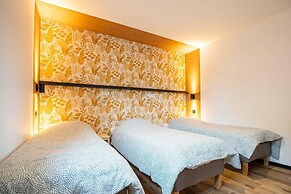 La Maison Devant La Prairie