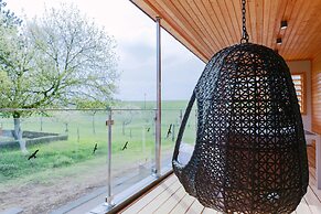 La Maison Devant La Prairie