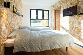 La Maison Devant La Prairie