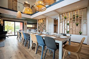 La Maison Devant La Prairie