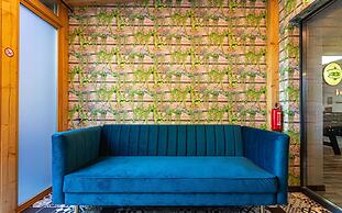 La Maison Devant La Prairie