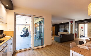 La Maison Devant La Prairie