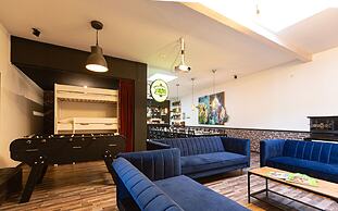 La Maison Devant La Prairie