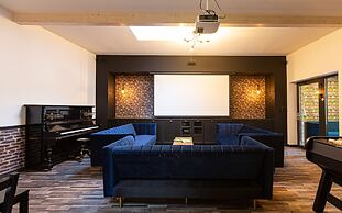 La Maison Devant La Prairie