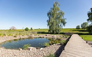 La Maison Devant La Prairie