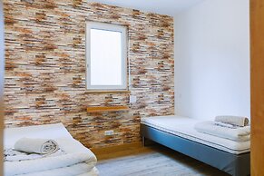 La Maison Devant La Prairie