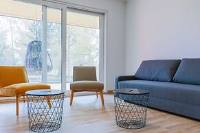 La Maison Devant La Prairie