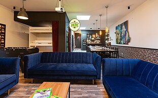 La Maison Devant La Prairie