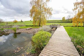 La Maison Devant La Prairie