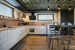 La Maison Devant La Prairie