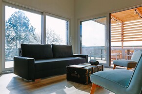 La Maison Devant La Prairie