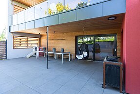 La Maison Devant La Prairie