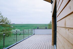 La Maison Devant La Prairie