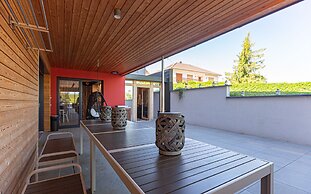 La Maison Devant La Prairie