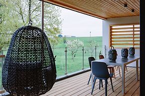 La Maison Devant La Prairie