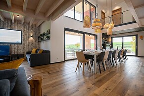 La Maison Devant La Prairie