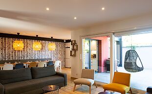 La Maison Devant La Prairie